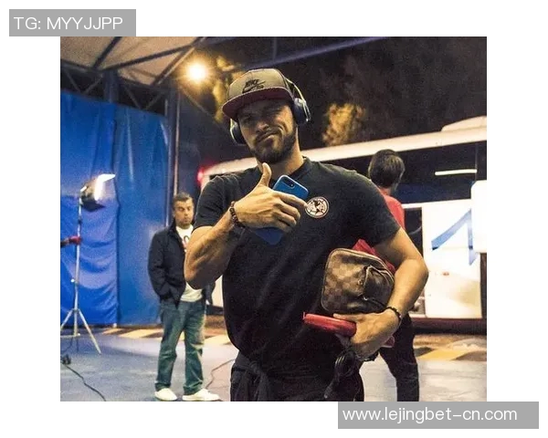 提升足球技巧的绕杆训练视频全解析助你成为场上明星